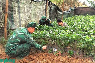 Nói đi đôi với làm trong công tác vận động quần chúng nơi biên ải