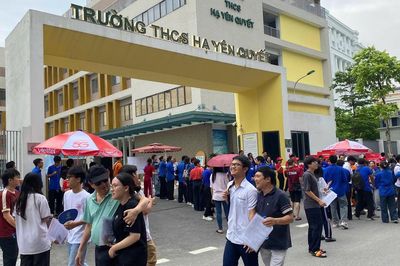 Buổi thi đầu tiên tốt nghiệp THPT 2026: Đề thi môn Ngữ văn gần gũi, giàu tính thời sự