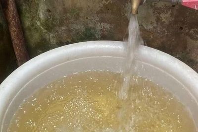Làm rõ việc hàng vạn người dân Hà Nội phải dùng nước cặn bẩn, vàng đục