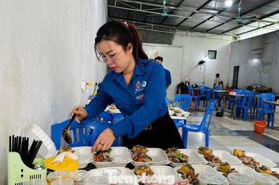 Hàng ngàn suất ăn, 200 chỗ ở miễn phí tiếp sức sĩ tử