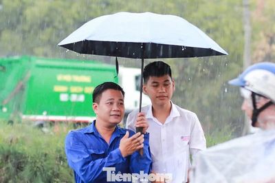 'Gõ từng nhà' hỗ trợ sĩ tử miền núi Đà Nẵng đi thi