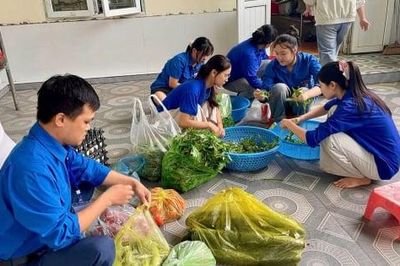 700 suất ăn nghĩa tình tiếp sức sĩ tử vùng cao Quan Sơn