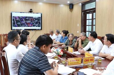 Phó Chủ tịch Thường trực HĐND tỉnh Dương Đình Chỉnh dự phiên tiếp công dân tại xã Đông Lộc