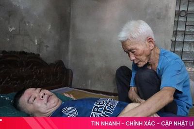 Vòng tay nhân ái: Xót xa cụ ông 90 tuổi chăm vợ già yếu, con bị ung thư
