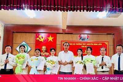 Tuổi 18 và niềm tin dưới cờ Đảng