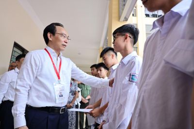 Bộ trưởng Bộ Giáo dục và Đào tạo: Đặt quyền lợi chính đáng của thí sinh lên hàng đầu