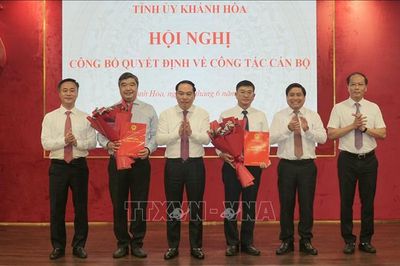 Khánh Hòa công bố các quyết định về công tác cán bộ