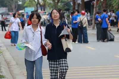 Đề Văn tốt nghiệp THPT: Người than 'đuối sức' vì đọc hiểu, người kỳ vọng đạt 9 điểm