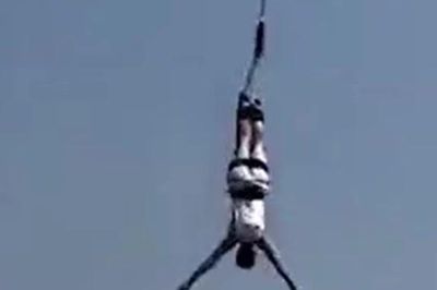 Nhảy bungee từ độ cao 30 mét, du khách rơi thẳng xuống hồ vì dây bất ngờ đứt
