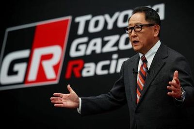Chủ tịch Toyota cảm thấy cô đơn khi bảo vệ động cơ đốt trong