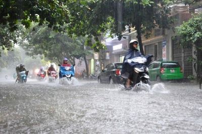Mưa dông tiếp diễn trên nhiều khu vực, cảnh báo lốc sét và ngập úng cục bộ