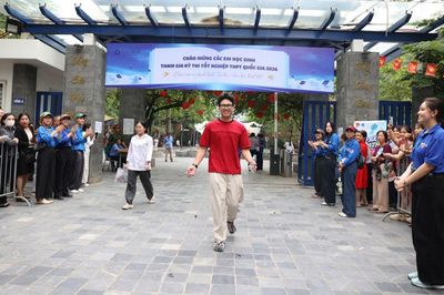 Thi tốt nghiệp THPT 2026: Kết thúc môn Toán, sĩ tử 'thở phào'