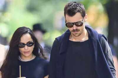 Chi tiết thể hiện tình yêu của Zoë Kravitz và vị hôn phu Harry Styles