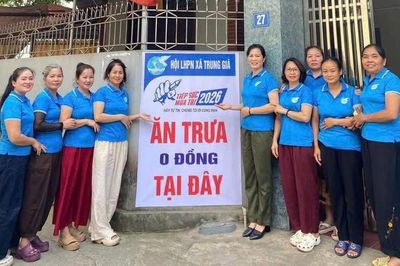 Hà Nội: Hội viên phụ nữ xã Trung Giã chuẩn bị 200 suất ăn '0 đồng' tiếp sức mùa thi