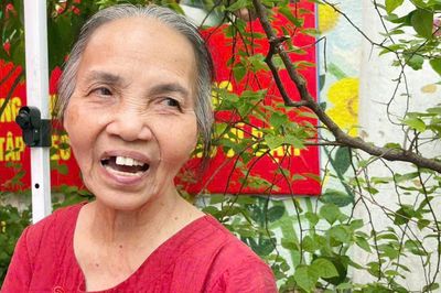 Thi tốt nghiệp THPT 2026: Xúc động những người bà lặng thầm tiếp sức ước mơ cháu