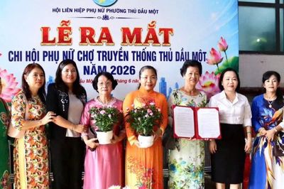 Phường Thủ Dầu Một ra mắt chi hội phụ nữ chợ truyền thống và đồng hành an sinh cùng tiểu thương