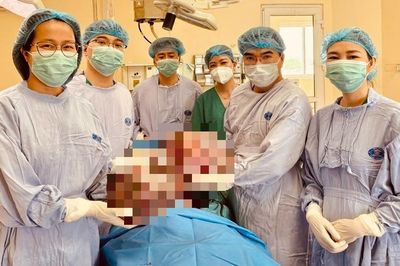 Bảo tồn khả năng sinh sản cho nữ sinh 16 tuổi mang khối u buồng trứng gần 15kg