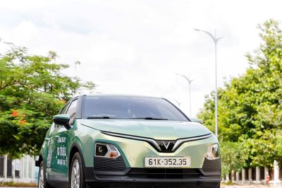 Tài xế dịch vụ chạy xe điện tiết kiệm từ chi phí bảo dưỡng tới chi phí sạc