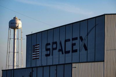 SpaceX hé lộ trung tâm dữ liệu AI đầu tiên trên quỹ đạo