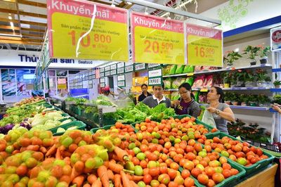 Bữa cơm sạch mắc kẹt giữa bão giá