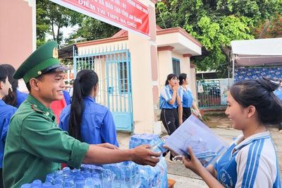 Các đơn vị Biên phòng tỉnh An Giang tiếp sức mùa thi