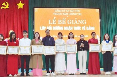 Gắn lý luận với thực tiễn trong giáo dục chính trị