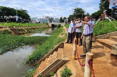 Lãnh đạo phường Pleiku khảo sát hiện trạng cảnh quan Phố đêm Chợ Nhỏ và suối Hội Phú