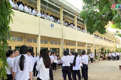 Kỳ thi tốt nghiệp THPT năm 2026: Thí sinh bất ngờ và thích thú với đề thi Ngữ văn