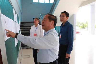Đồng chí Tống Thanh Hải - Phó Chủ tịch Thường trực UBND tỉnh kiểm tra công tác coi thi tốt nghiệp THPT năm 2026 tại 2 điểm thi Trường THPT chuyên Lê Quý Đôn và Trường THPT Chu Văn An