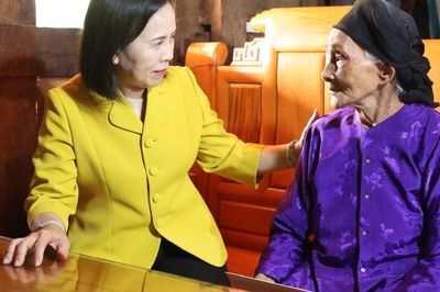 Đồng chí Phó Bí thư Thường trực Tỉnh ủy, Chủ tịch HĐND tỉnh tiếp xúc cử tri khu dân cư Lân Nóng, thôn Loi, xã Cai Kinh