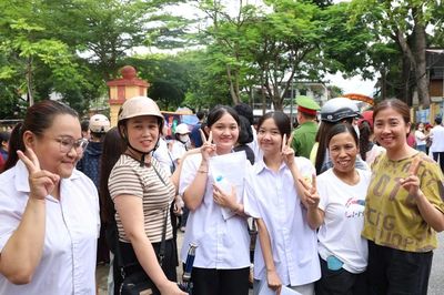 Sát cánh cùng sĩ tử