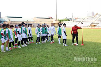 CLB Bóng đá nữ Phong Phú Hà Nam tích cực tập luyện chuẩn bị cho mùa giải mới