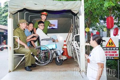 Hỗ trợ thí sinh bị tai nạn đến điểm thi tốt nghiệp THPT năm 2026