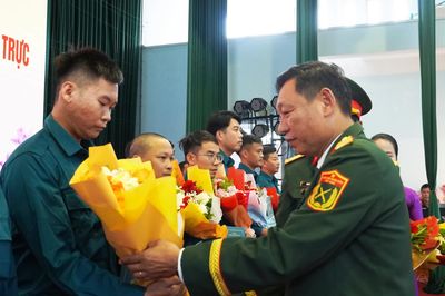 Công bố quyết định thành lập Tiểu đội Dân quân thường trực