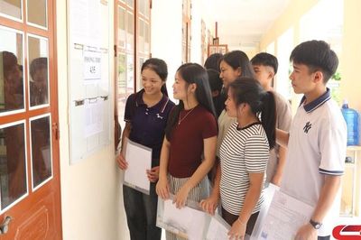 Thí sinh biên giới khu vực Sốp Cộp tự tin bước vào môn thi Ngữ Văn