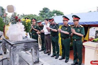 Lấy mẫu xác định danh tính hài cốt liệt sĩ tại Nghĩa trang liệt sĩ phường Tô Hiệu