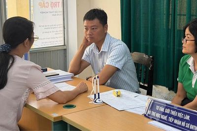 Làm mới 'cần câu' cho người thất nghiệp
