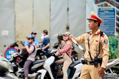 Hà Nội: Điểm nóng giao thông 'hạ nhiệt' trước giờ sĩ tử vào phòng thi