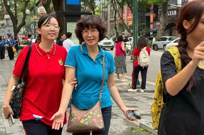 Những nụ cười sau giờ thi môn Toán tốt nghiệp THPT 2026