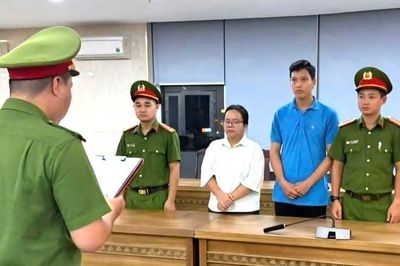 Triệt phá các đường dây bán sách điện tử tiếng Anh trái phép qua website, fanpage