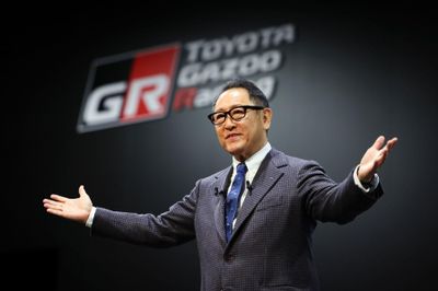Chủ tịch Toyota: Nỗi lo lớn nhất là mọi người chuyển sang xe điện