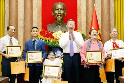 Thông điệp của Tổng Bí thư, Chủ tịch nước Tô Lâm tại cuộc gặp mặt 100 tấm gương tiêu biểu trong Chương trình 'Việc tử tế' Khi sự tử tế trở thành sức mạnh quốc gia