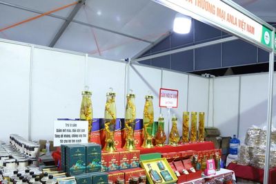 Khai mạc Hội chợ Triển lãm sản phẩm công nghiệp nông thôn năm 2026