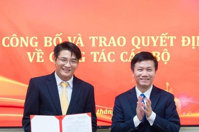 Trao Quyết định bổ nhiệm Phó Vụ trưởng Vụ Văn hóa và Xã hội