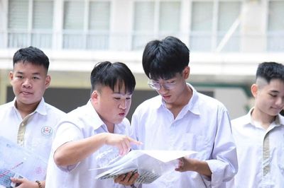 Thí sinh rạng rỡ vì đề thi Toán tốt nghiệp THPT vừa sức, nhiều em tự tin đạt điểm 10