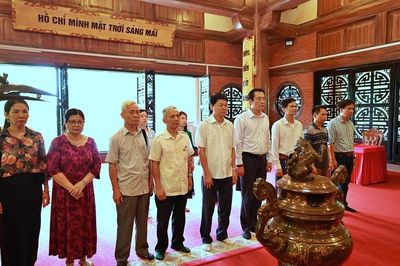 Hội Nhà báo Thái Nguyên tổ chức chương trình về nguồn, trao tặng tri thức cho cộng đồng