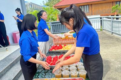 Những bữa cơm nghĩa tình tiếp sức sĩ tử mùa thi