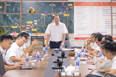 Phó Chủ tịch UBND tỉnh Hoàng Văn Thạch kiểm tra tiến độ thi công dự án cao tốc Đồng Đăng - Trà Lĩnh