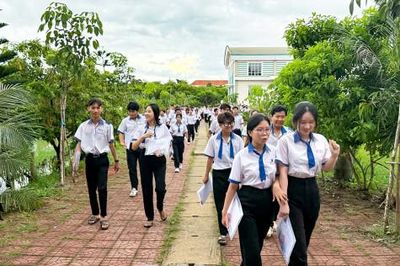 Điểm tựa cho sĩ tử vùng biển vượt vũ môn