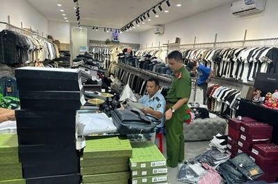 Khởi tố 2 chủ kho hàng kinh doanh giả mạo các thương hiệu nổi tiếng